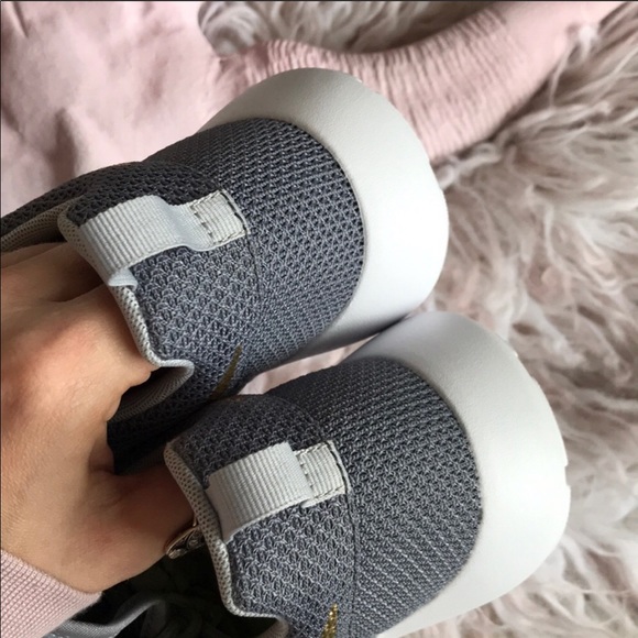 NWT Nike ID Roshe one Custom Gold swoosh - Picture 7 of 8